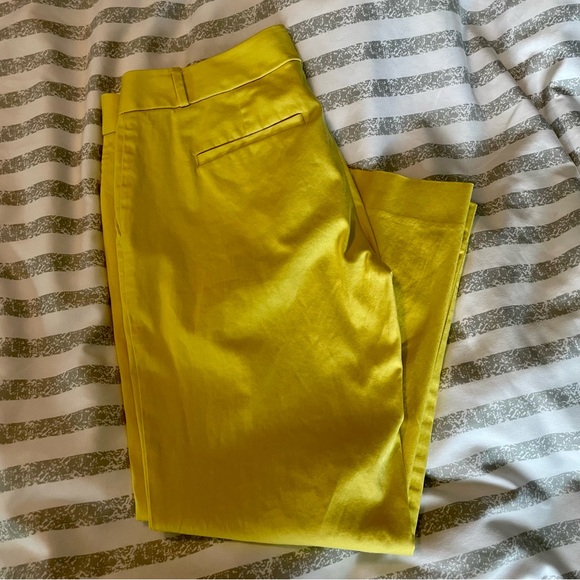 Yellow Banana Republic calf-length crop pants - Picture 2 of 5